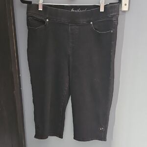 #10 Gloria Vanderbilt Black washed  Stretchy Pullon Cropped Capri Jeans